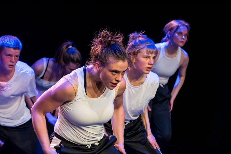 Academy_Tänzerin-01_Copyright-Etienne-Girardeti.jpg