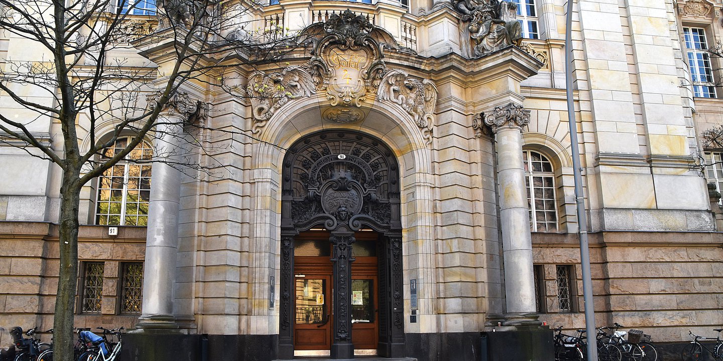 Prozess gegen HIVArzt Staatsanwaltschaft fordert Haftstrafe — www.siegessaeule.de Prozess gegen HIVArzt Staatsanwaltschaft fordert Haftstrafe — www.siegessaeule.de
