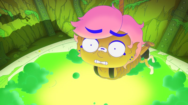 LesbianSpacePrincess_Filmstill: Charakter ist in Gefahr und hängt über einer toxisch aussehenden blubbernden Flüssigkeit