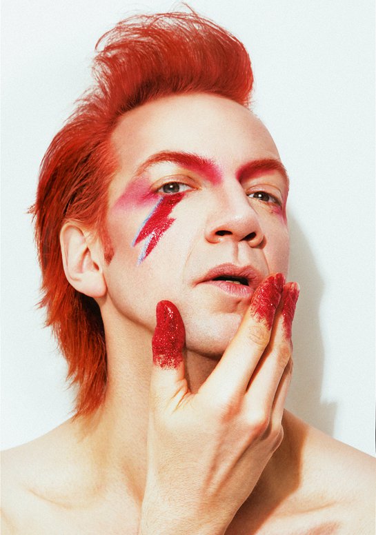 „Rock ‘n’ Roll Sandman“: Sven Ratzke macht Bowie