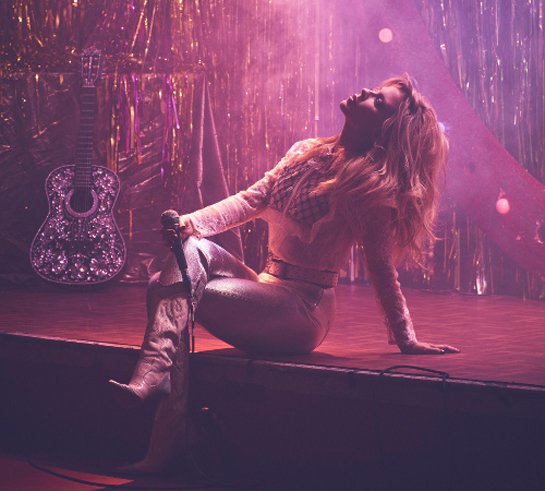 Passt wie die Faust aufs Auge: Kylie im Berghain! 
