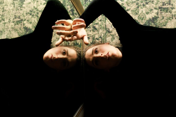 Mireya, Foto vor dem Spiegel