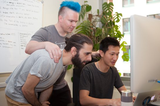 Wie reagiert PlanetRomeo auf die Kritik an der neuen Online-Plattform? 