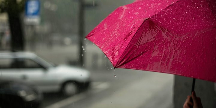 red-umbrella-erik-witsoe-unsplash
