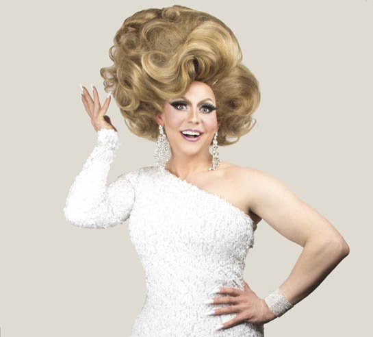 Dragqueen Honey LaBronx beim veganen Sommerfest